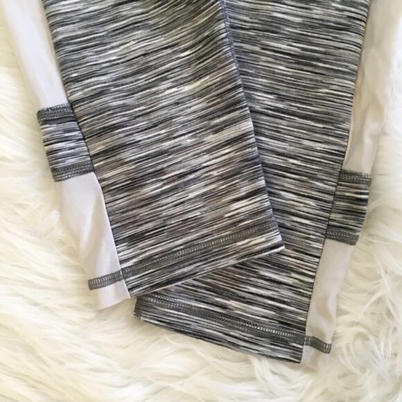 ALO Yoga Leggings M Oasis Capri in White Space Dye /White Athletic Athleisure - Picture 8 of 16